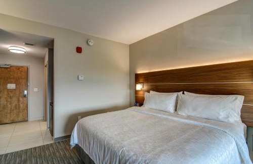 Fort Walton Beach Hotel | Holiday Inn Express - Fort Walton Beach Central by IHG