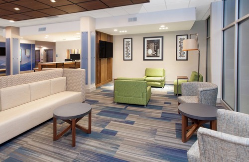 Sterling Heights Hotel | Holiday Inn Express and Suites Detroit/Sterling Heights by IHG