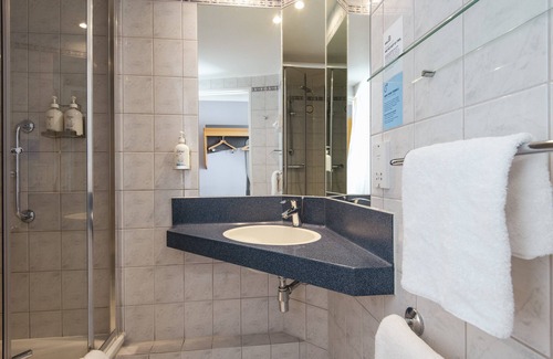 Bedford Hotel | Holiday Inn Express Bedford by IHG