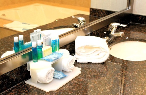 Sherwood Park Hotel | Holiday Inn Express & Suites Sherwood Park-Edmonton Area by IHG