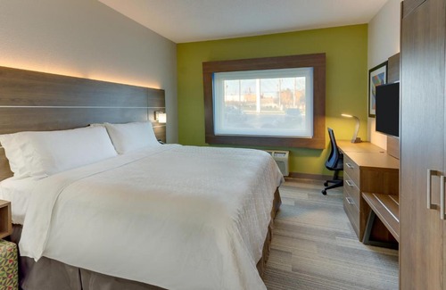 Monroe Hotel | Holiday Inn Express - Cincinnati North - Monroe by IHG