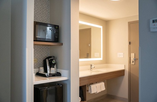 Malvern Hotel | Holiday Inn Express Frazer - Malvern by IHG