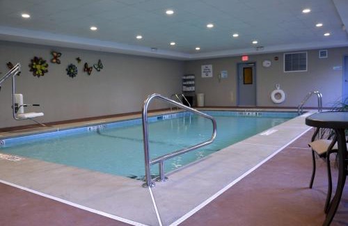 Newington Hotel | Holiday Inn Express Hartford-Newington by IHG