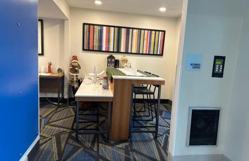 Holiday City Hotel | Holiday Inn Express Hotel & Suites Bryan-Montpelier by IHG