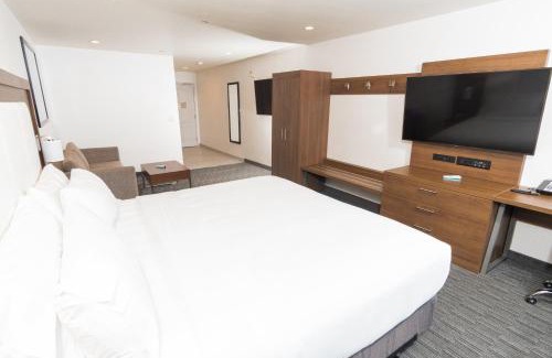 Hollywood Hotel | Holiday Inn Express Hollywood Walk of Fame by IHG