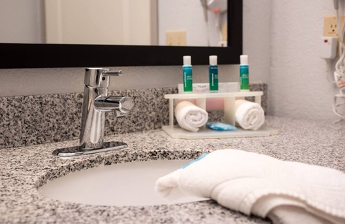 Alamogordo Hotel | Holiday Inn Express Hotel & Suites Alamogordo Hwy 54/70 by IHG