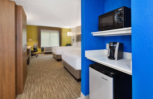 Western Branch North Hotel | Holiday Inn Express Hotel & Suites Chesapeake by IHG