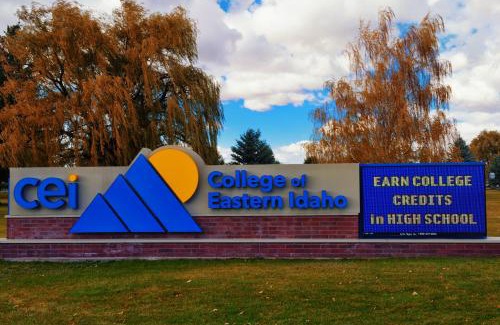 Idaho Falls Hotel | Holiday Inn Express Hotel & Suites Idaho Falls by IHG