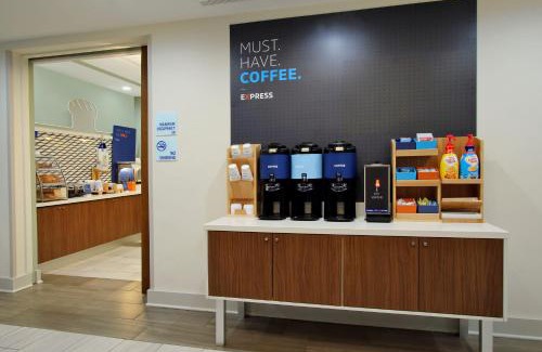 Grove City Hotel | Holiday Inn Express Hotel & Suites Grove City by IHG