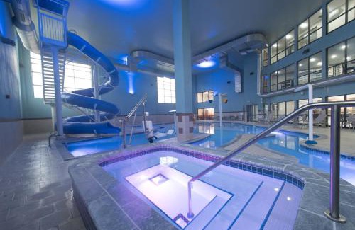 North East Resort | Holiday Inn Express Hotel & Suites Erie an IHG Hotel