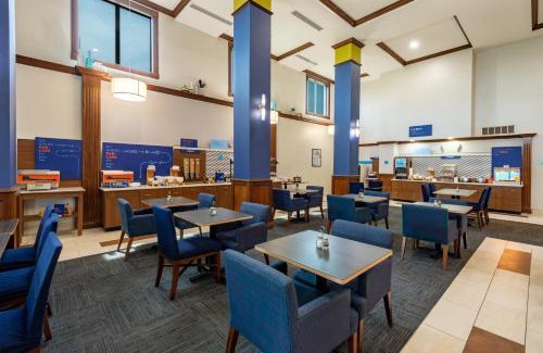 North East Resort | Holiday Inn Express Hotel & Suites Erie an IHG Hotel