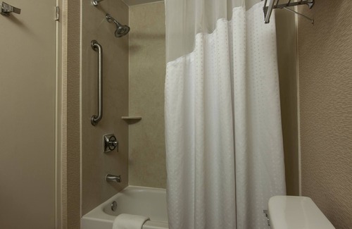 Laurel Hotel | Holiday Inn Express Hotel and Suites Laurel by IHG