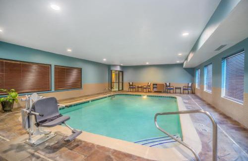 Howe Hotel | Holiday Inn Express Hotel Howe/Sturgis by IHG