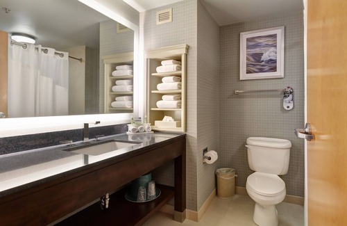 Warwick Hotel | Holiday Inn Express Hotel & Suites Warwick-Providence (Arpt) by IHG