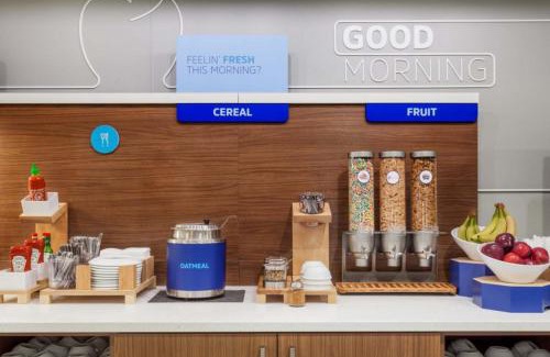 Oak Cliff Hotel | Holiday Inn Express Hotel & Suites Dallas West by IHG