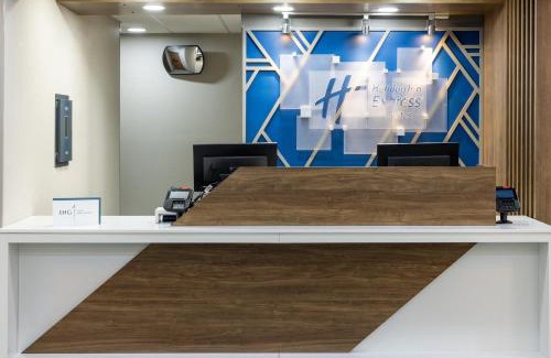 Monaca Hotel | Holiday Inn Express Hotel & Suites Center Township by IHG