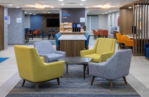 Monaca Hotel | Holiday Inn Express Hotel & Suites Center Township by IHG