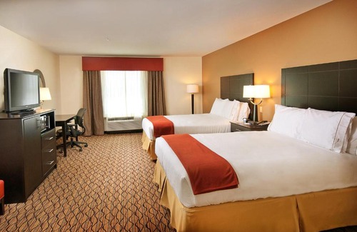 Pearsall Hotel | Holiday Inn Express Hotel and Suites Pearsall by IHG