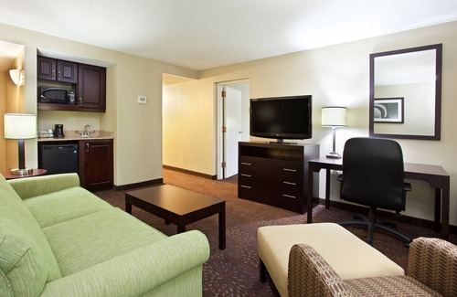 South Hills Hotel | Holiday Inn Express Hotel & Suites Pittsburgh Airport by IHG