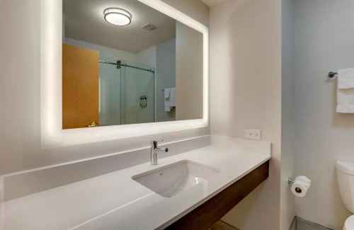 Richmond Hotel | Holiday Inn Express Hotel & Suites Richmond by IHG