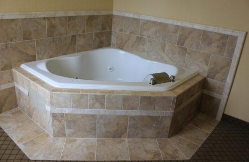 West Milton Hotel | Holiday Inn Express Lewisburg - New Columbia by IHG