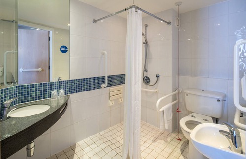 Oadby Hotel | Holiday Inn Express Leicester - City by IHG