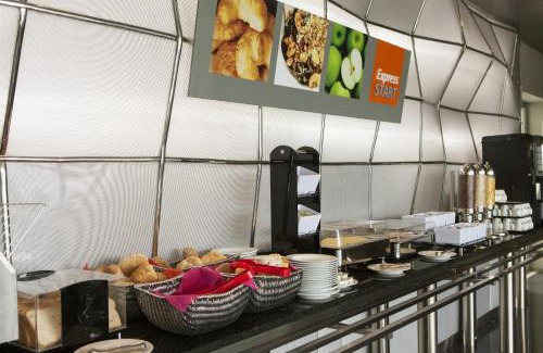 Carnaxide Hotel | Holiday Inn Express Lisbon Alfragide by IHG