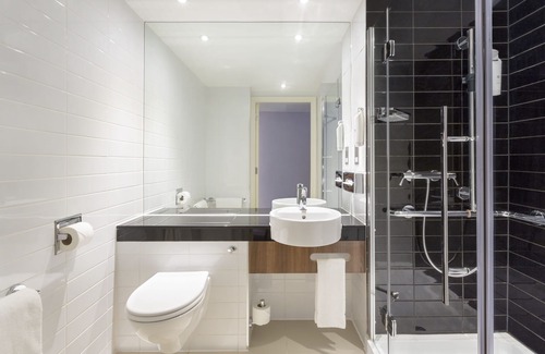 Cathedrals Hotel | Holiday Inn Express London - Southwark by IHG