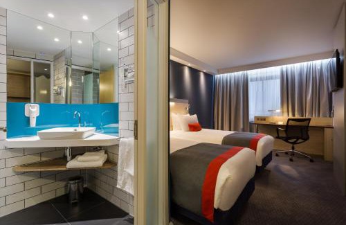 Watford Hotel | Holiday Inn Express London - Watford Junction by IHG