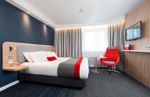 Willen Hotel | Holiday Inn Express Milton Keynes by IHG