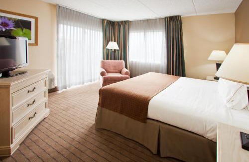 Juno Beach Hotel | Holiday Inn Express- North Palm Beach and IHG Hotel