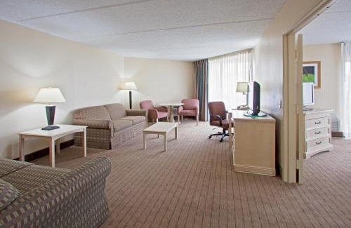 Juno Beach Hotel | Holiday Inn Express- North Palm Beach and IHG Hotel