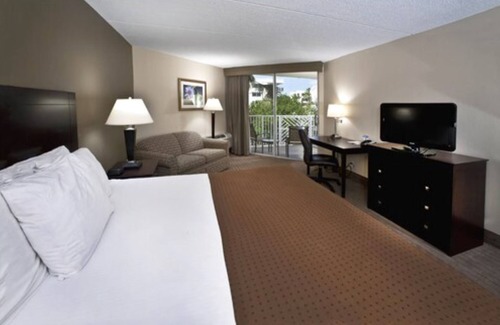 Juno Beach Hotel | Holiday Inn Express North Palm Beach-Oceanview by IHG