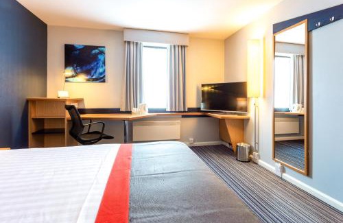 Perth Hotel | Holiday Inn Express Perth by IHG