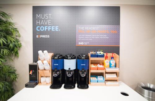 Oxford Valley Hotel | Holiday Inn Express Philadelphia NE - Langhorne by IHG