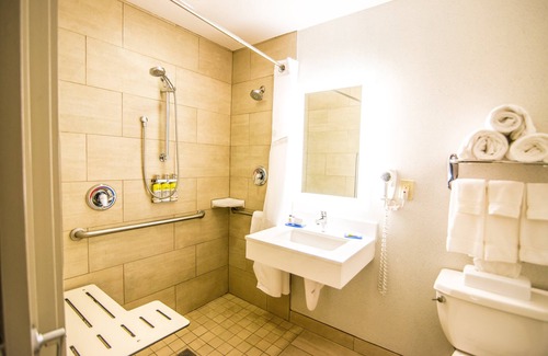 Oxford Valley Hotel | Holiday Inn Express Philadelphia NE - Langhorne by IHG