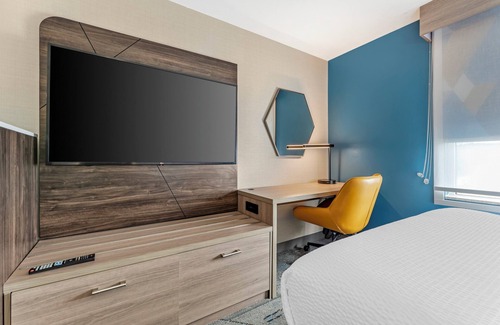 Homestead Hotel | Holiday Inn Express Pittsburgh East - Mall Area by IHG