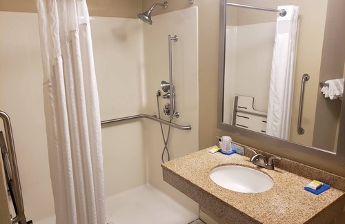 Bairdford Hotel | Holiday Inn Express Pittsburgh North by IHG