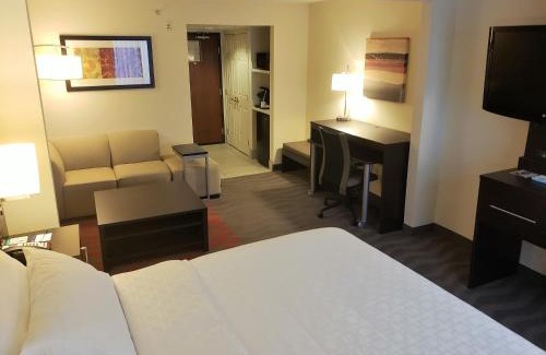 Hillsboro Hotel | Holiday Inn Express Portland West/Hillsboro by IHG