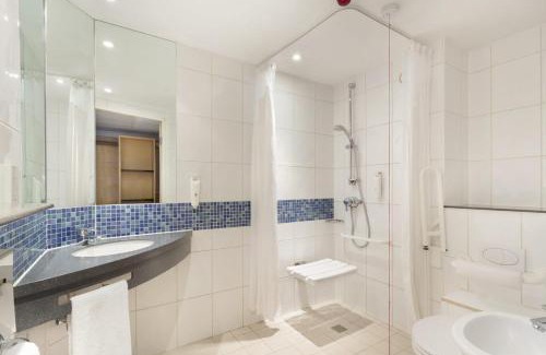 Canning Town South Hotel | Holiday Inn Express Royal Docks by IHG
