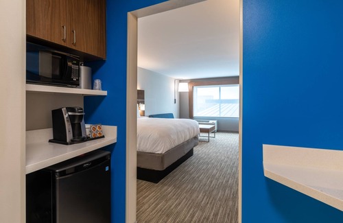 Gainesville Hotel | Holiday Inn Express & Suites Gainesville - Lake Lanier Area by IHG