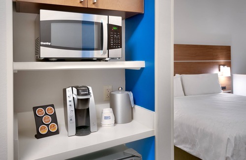 Gainesville Hotel | Holiday Inn Express & Suites Gainesville I-75 by IHG