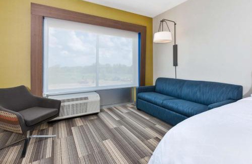 Grand Rapids Hotel | Holiday Inn Express & Suites - Grand Rapids Airport - South by IHG