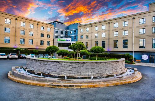 Woodmead Hotel | Holiday Inn Express Sandton-Woodmead by IHG