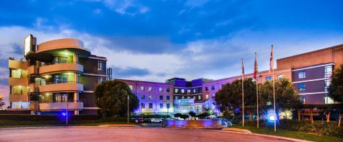 Woodmead Hotel | Holiday Inn Express Sandton-Woodmead by IHG