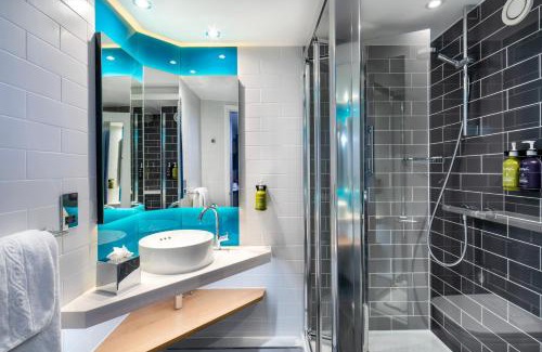 Cathedrals Hotel | Holiday Inn Express Southwark by IHG