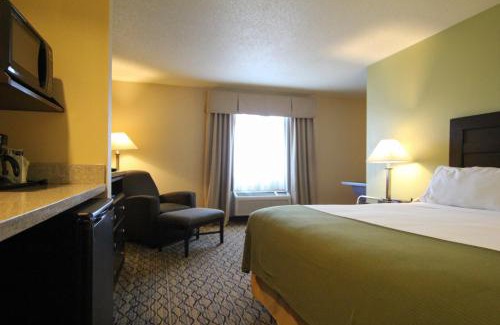 Libertyville Hotel | Holiday Inn Express & Suites Chicago-Libertyville by IHG