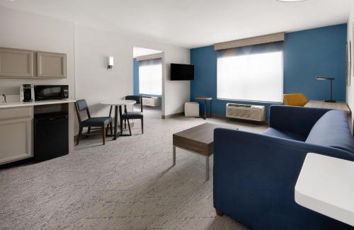 Wyomissing Hotel | Holiday Inn Express & Suites Wyomissing by IHG