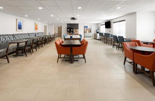 Wyomissing Hotel | Holiday Inn Express & Suites Wyomissing by IHG