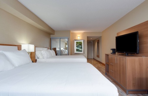 Fredericton Hotel | Holiday Inn Express & Suites Fredericton by IHG